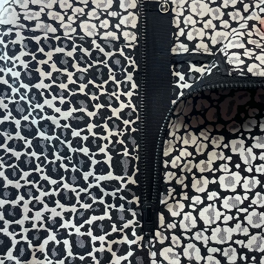 Anne Taylor Animal Print Skirt | Size 8 - Picture 7 of 13